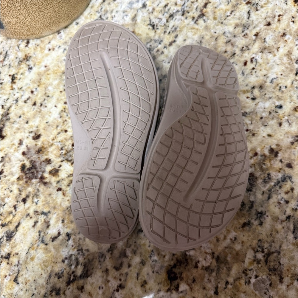 OOFOS Women's Sandals in Light Gray - Picture 3 of 7